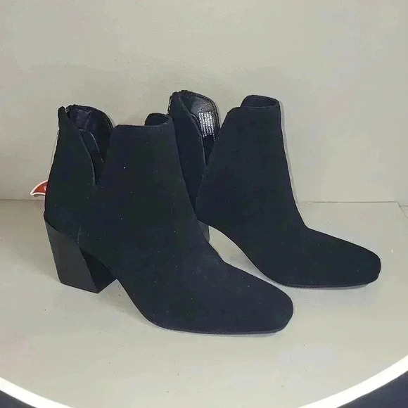 Blondo Waterproof Stacia Ankle Booties - Picture 3 of 5